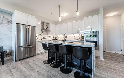 120 Springvalley Crescent|Unit #303, Hamilton, ON - Indoor Photo Showing Kitchen With Upgraded Kitchen