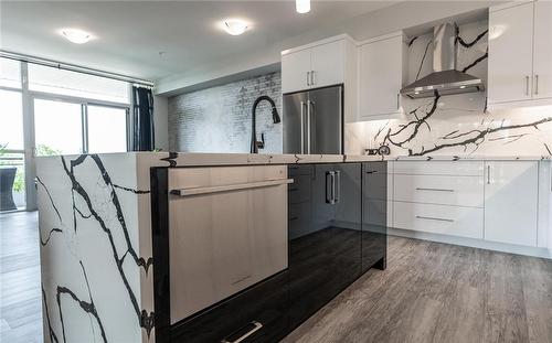 120 Springvalley Crescent|Unit #303, Hamilton, ON - Indoor Photo Showing Kitchen With Upgraded Kitchen