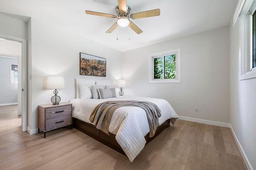 330 Ofield Road S, Dundas, ON - Indoor Photo Showing Bedroom