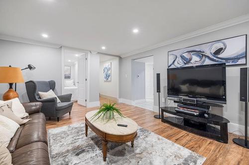 330 Ofield Road S, Dundas, ON - Indoor Photo Showing Living Room