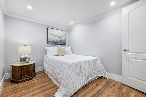 330 Ofield Road S, Dundas, ON - Indoor Photo Showing Bedroom