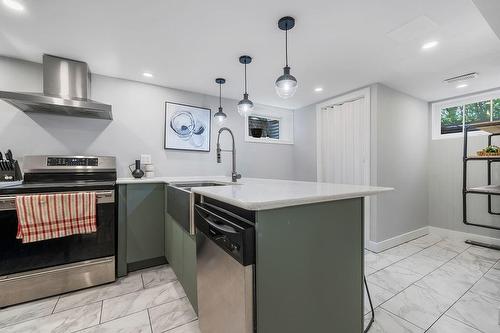 330 Ofield Road S, Dundas, ON - Indoor Photo Showing Kitchen