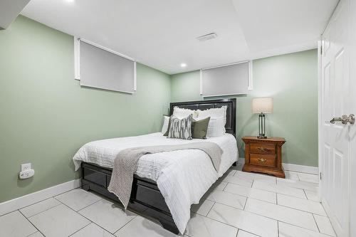 330 Ofield Road S, Dundas, ON - Indoor Photo Showing Bedroom