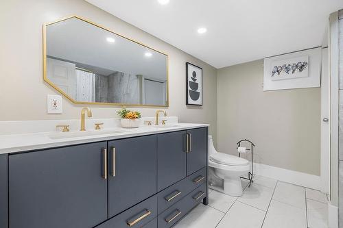 330 Ofield Road S, Dundas, ON - Indoor Photo Showing Bathroom