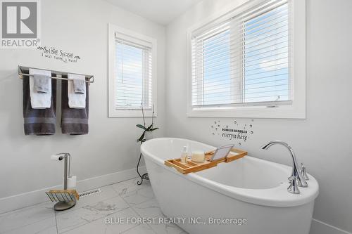 15 Honey Bend Drive Bend, St. Thomas, ON - Indoor Photo Showing Bathroom