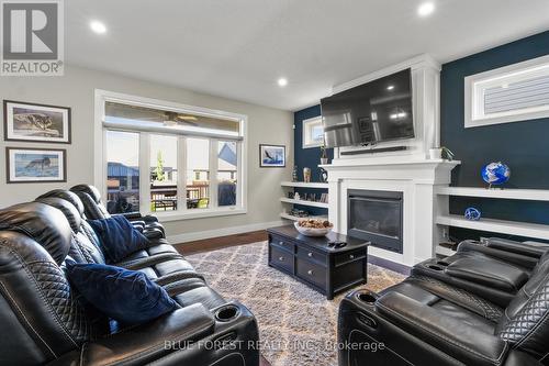 15 Honey Bend Drive Bend, St. Thomas, ON - Indoor Photo Showing Living Room With Fireplace