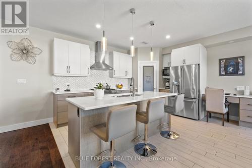 15 Honey Bend Drive Bend, St. Thomas, ON - Indoor Photo Showing Kitchen With Upgraded Kitchen