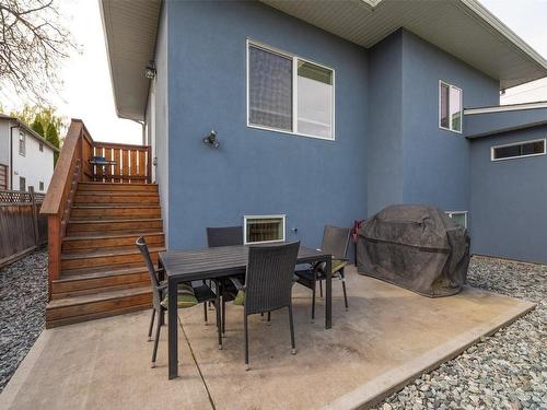 930-932 Lawson Avenue, Kelowna, BC - Outdoor With Exterior