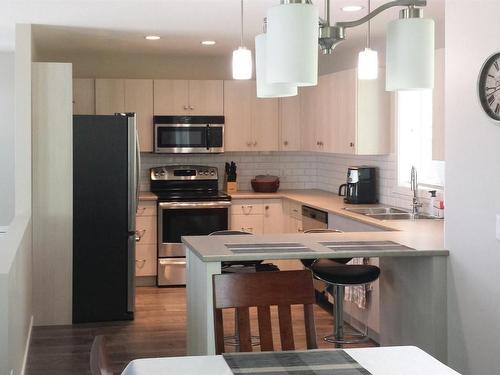 930-932 Lawson Avenue, Kelowna, BC - Indoor Photo Showing Kitchen With Double Sink