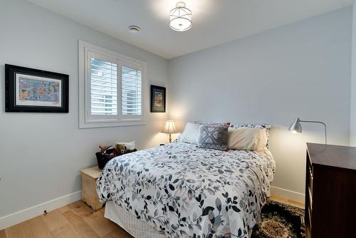 2-935 Borden Avenue, Kelowna, BC - Indoor Photo Showing Bedroom