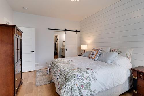 2-935 Borden Avenue, Kelowna, BC - Indoor Photo Showing Bedroom