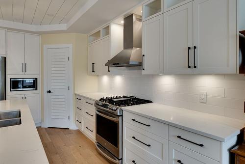 2-935 Borden Avenue, Kelowna, BC - Indoor Photo Showing Kitchen With Upgraded Kitchen