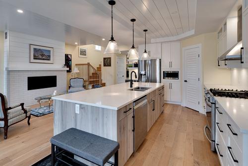 2-935 Borden Avenue, Kelowna, BC - Indoor Photo Showing Kitchen With Double Sink With Upgraded Kitchen