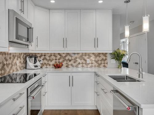 2932 Shannon Lake Road, West Kelowna, BC - Indoor Photo Showing Kitchen With Double Sink With Upgraded Kitchen