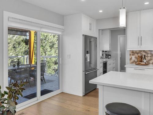 2932 Shannon Lake Road, West Kelowna, BC - Indoor Photo Showing Kitchen With Upgraded Kitchen