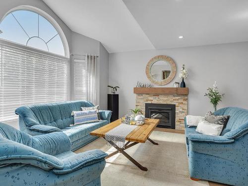 2932 Shannon Lake Road, West Kelowna, BC - Indoor Photo Showing Living Room With Fireplace