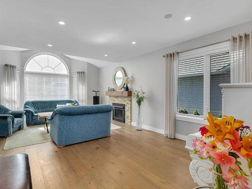 2932 Shannon Lake Road, West Kelowna, BC - Indoor Photo Showing Living Room With Fireplace