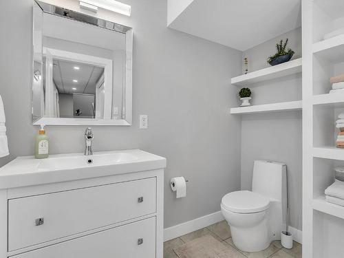 2932 Shannon Lake Road, West Kelowna, BC - Indoor Photo Showing Bathroom