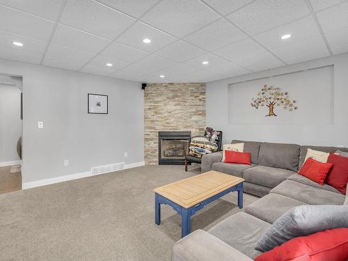 2932 Shannon Lake Road, West Kelowna, BC - Indoor Photo Showing Living Room With Fireplace