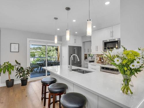 2932 Shannon Lake Road, West Kelowna, BC - Indoor Photo Showing Kitchen With Double Sink With Upgraded Kitchen