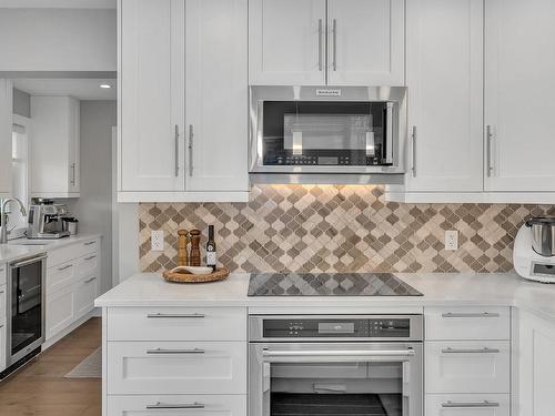 2932 Shannon Lake Road, West Kelowna, BC - Indoor Photo Showing Kitchen With Upgraded Kitchen