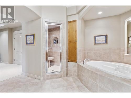 2259 Capistrano Drive, Kelowna, BC - Indoor Photo Showing Bathroom