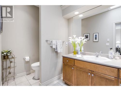 2259 Capistrano Drive, Kelowna, BC - Indoor Photo Showing Bathroom