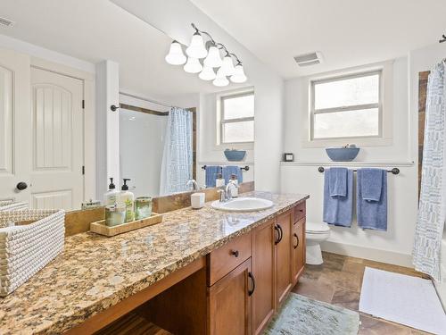 3200 Vineyard View Drive, West Kelowna, BC - Indoor Photo Showing Bathroom