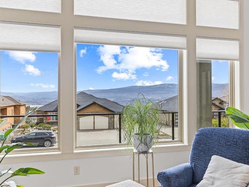 3200 Vineyard View Drive, West Kelowna, BC - Indoor Photo Showing Living Room With Fireplace