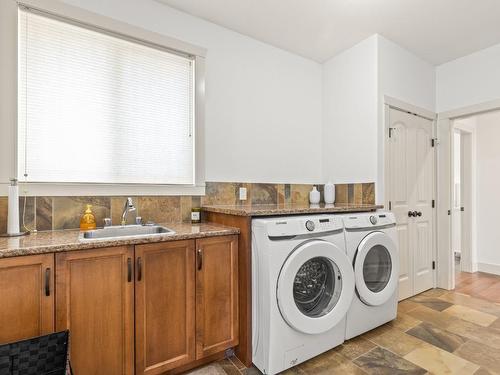 3200 Vineyard View Drive, West Kelowna, BC - Indoor Photo Showing Laundry Room