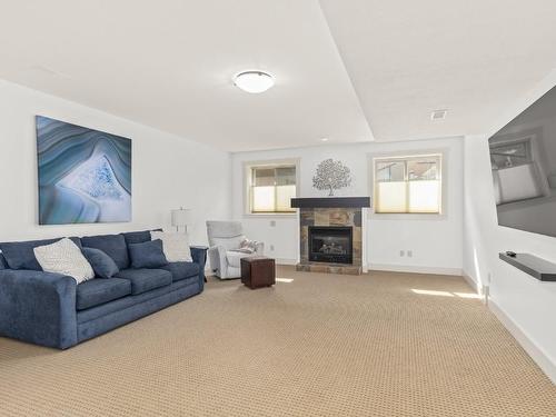 3200 Vineyard View Drive, West Kelowna, BC - Indoor Photo Showing Living Room With Fireplace