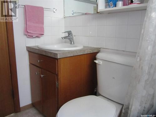 122 1St Street W, Leoville, SK - Indoor Photo Showing Bathroom