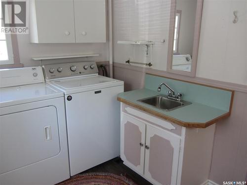 122 1St Street W, Leoville, SK - Indoor Photo Showing Laundry Room