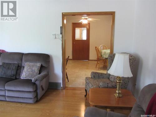 122 1St Street W, Leoville, SK - Indoor Photo Showing Living Room