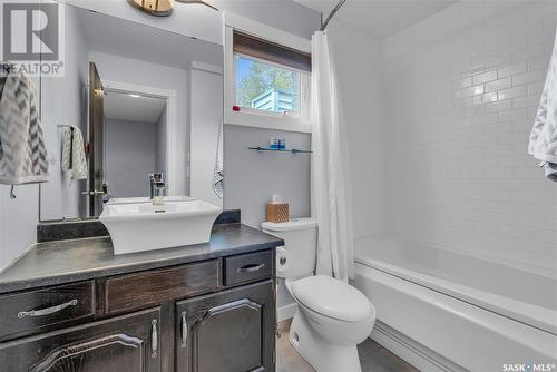 338 Bentham Crescent, Saskatoon, SK - Indoor Photo Showing Bathroom