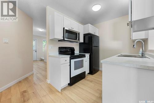 8 2801 Windsor Park Road, Regina, SK - Indoor Photo Showing Kitchen