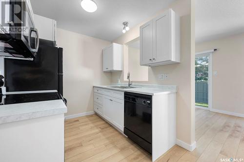 8 2801 Windsor Park Road, Regina, SK - Indoor Photo Showing Kitchen