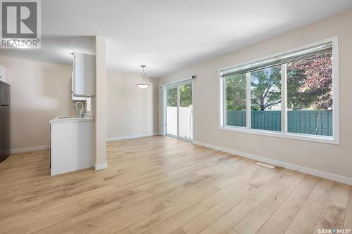 8 2801 Windsor Park Road, Regina, SK - Indoor Photo Showing Kitchen