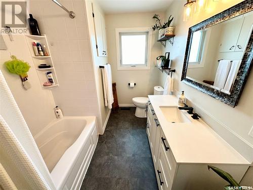 508 Railway Avenue E, Carlyle, SK - Indoor Photo Showing Bathroom