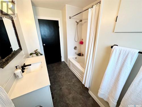 508 Railway Avenue E, Carlyle, SK - Indoor Photo Showing Bathroom