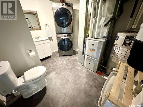 508 Railway Avenue E, Carlyle, SK - Indoor Photo Showing Laundry Room