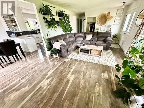 508 Railway Avenue E, Carlyle, SK - Indoor Photo Showing Living Room