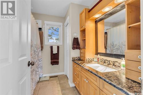 2 Jackfish Lake Crescent, Days Beach, Jackfish Lake, SK - Indoor Photo Showing Bathroom