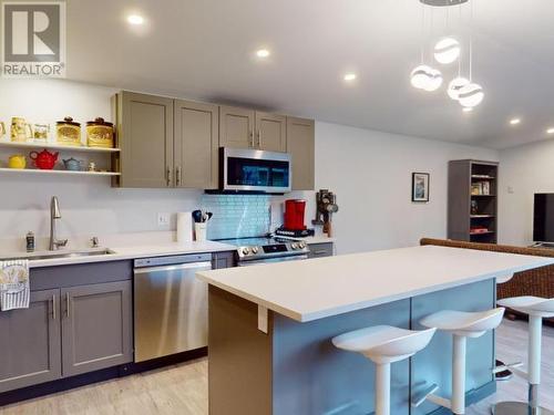 3465 Oak Street, Texada Island, BC - Indoor Photo Showing Kitchen