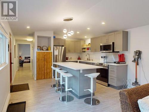 3465 Oak Street, Texada Island, BC - Indoor Photo Showing Kitchen