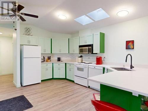 3465 Oak Street, Texada Island, BC - Indoor Photo Showing Kitchen With Double Sink