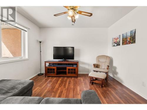 1531 Lawrence Avenue, Kelowna, BC - Indoor