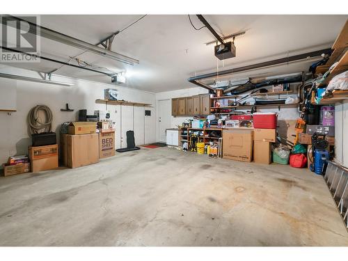 1531 Lawrence Avenue, Kelowna, BC - Indoor Photo Showing Garage