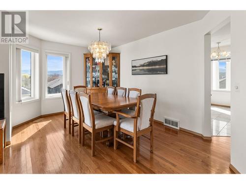 1531 Lawrence Avenue, Kelowna, BC - Indoor Photo Showing Dining Room