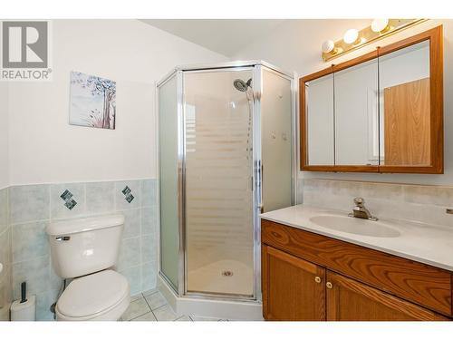 1531 Lawrence Avenue, Kelowna, BC - Indoor Photo Showing Bathroom